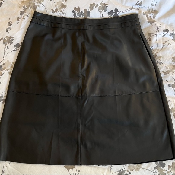 UNIVERSAL STANDARD BLACK FAUX LEATHER A-LINE SKIRT NWOT SIZE S (14-16) - Picture 3 of 13